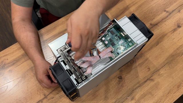 Переделка Antminer T21 на однофазное питание смотреть онлайн