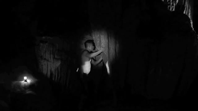 Игра на сталактитах в пещере Тиен Онг / Tien Ong cave смотреть онлайн