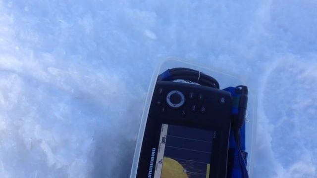 Сканирующий эхолот зимой в лунке. смотреть онлайн