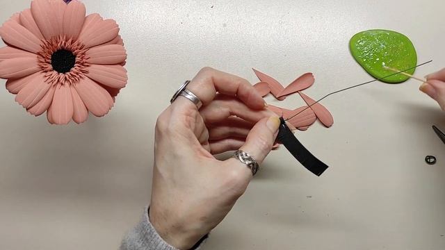 Гербера из фоамирана. Цветы из фоамирана - неповторимые украшения. Flowers from foam, gerbera. смотреть онлайн