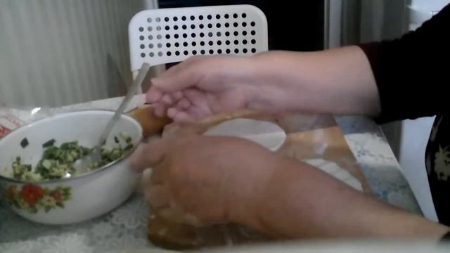 Летнее блюдо-осенью.Вареники с луком яйцом. смотреть онлайн
