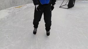 Как менять направление и тормозить на коньках.