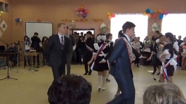 Последний звонок МБОУ СОШ №2 г.Невельск 2013. Вальс смотреть онлайн