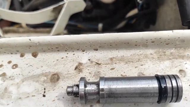 Это легко! Замена манжеты главного цилиндра сцепления ВАЗ 2107 Демонтаж с авто не нужен !!! смотреть онлайн