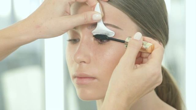 METALLIC RED LIPS TUTORIAL | Achieve The Fresh Doll Look смотреть онлайн