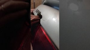 Как удалить остатки клея от наклеек на кузове автомобиля.