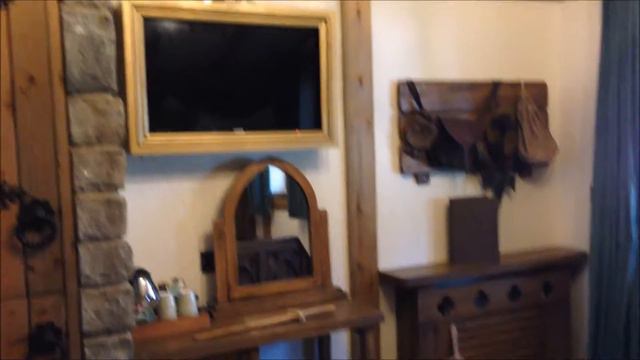 Knight's Village Lodge at Warwick Castle Tour Review смотреть онлайн
