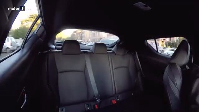 Toyota C-HR (2019) смотреть онлайн