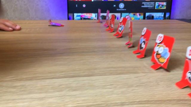 ХАМЕЛЕОН ЛИЗНИ ЧЕЛЛЕНДЖ У кого самый длинный язык Game TIC TAC TONGUE Challenge смотреть онлайн