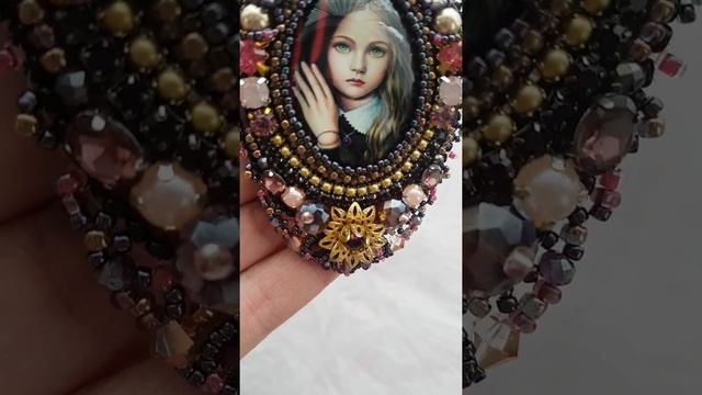 Брошь "Из-за кулис", девочка в розовых тонах смотреть онлайн
