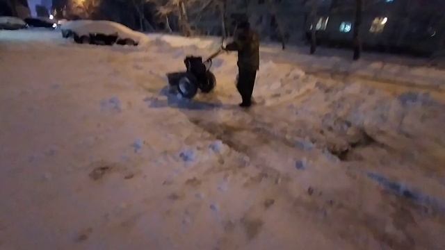 Мотоблок ока с ковшом для снега -золотая жила. Гребем ковшом снег, деньги. Самодельный отвал смотреть онлайн