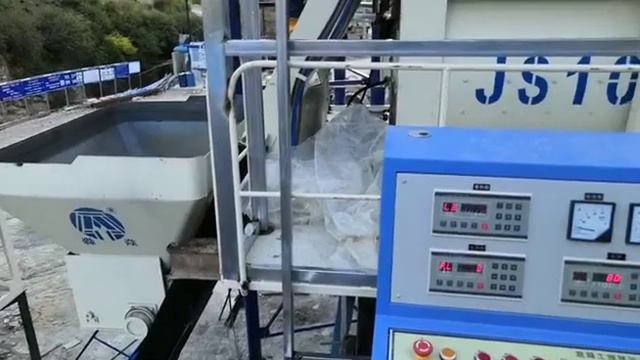 Бетонный завод 50куб в час , двухвальный смеситель 1куб ,фактическая в час 35куб . смотреть онлайн