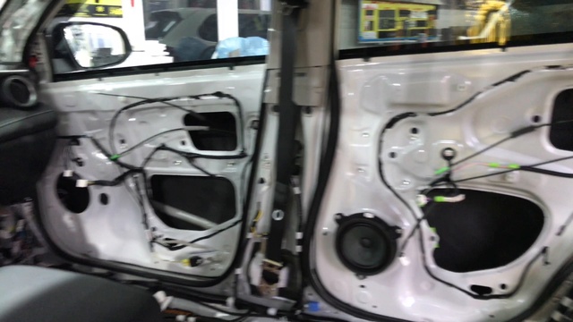 Дополнительная, качественная шумоизоляция Toyota RAV 4, делает каждую поездку в авто комфортной смотреть онлайн