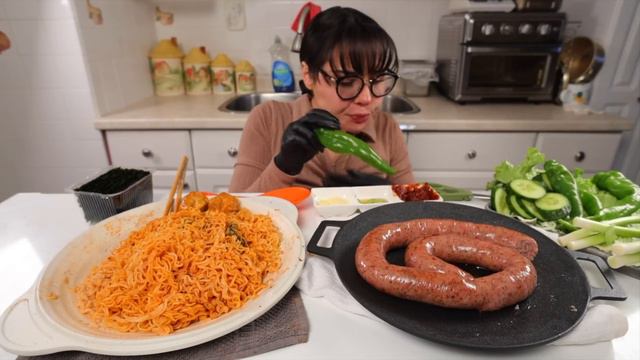 cooking extra long sausage perfectly & eating expired spicy noodles mukbang, asmr ft. grandparents смотреть онлайн