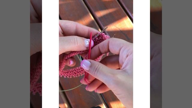 Эластичное закрытие петель платочной вязки. смотреть онлайн