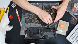 Видео по замене термоинтерфейса карты GTX 680. Под сборку в ПК за 15к.
