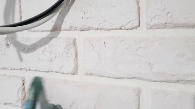 Декоративные кирпичики на стене смотреть онлайн