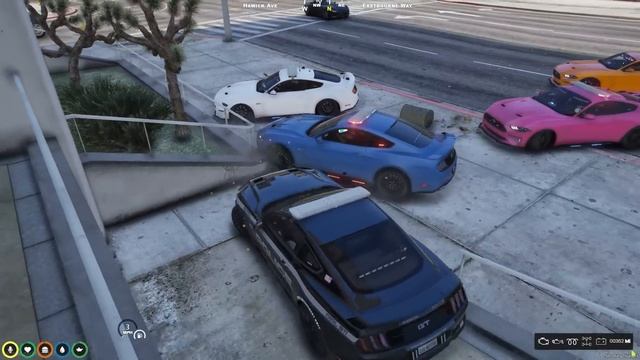 I Became A Getaway Driver With Cop Car in GTA 5 RP смотреть онлайн