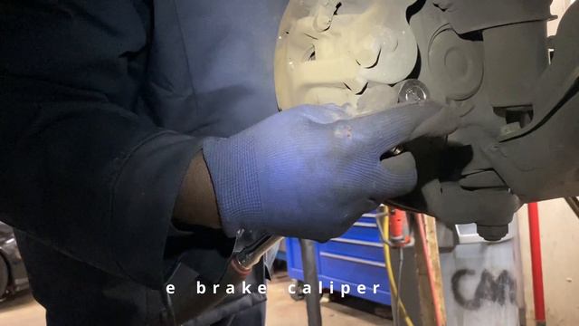 MERCEDES BENZ SPRINTER FRONT BRAKE PADS AND ROTOR REPLACEMENT FOR MODEL 900, MODEL 904 смотреть онлайн