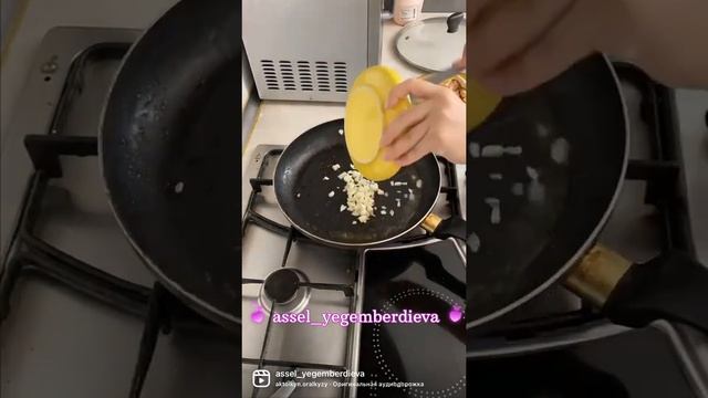 Курица с грибами в сливочном соусе смотреть онлайн