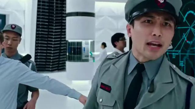 Now you see me 2 Card trick scene 2 смотреть онлайн