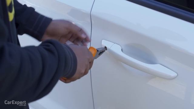 How a new car is stolen WITHOUT the key in under 5 minutes смотреть онлайн