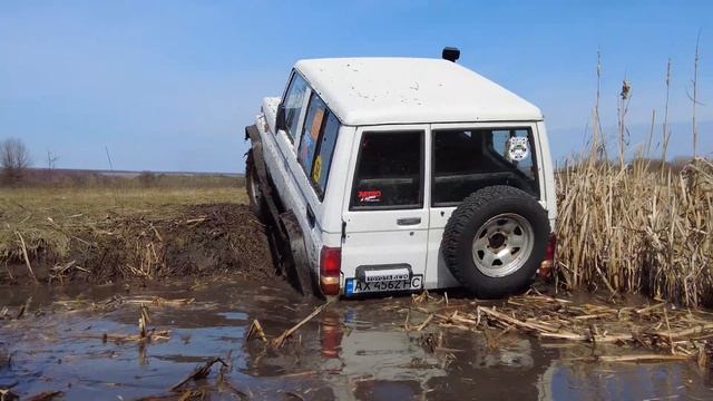 Toyota Land Cruiser 70 series [MUD OFF Road] смотреть онлайн