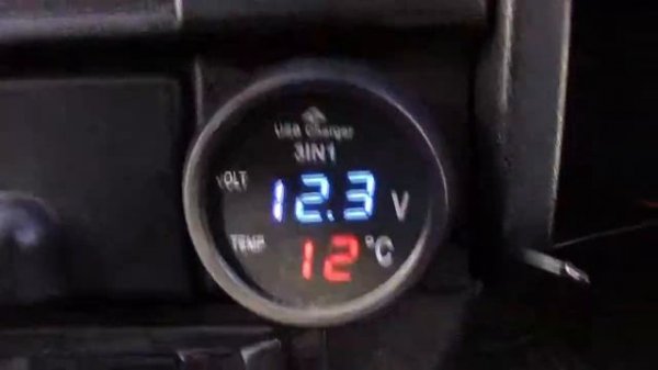 Вольтметр в прикуриватель авто