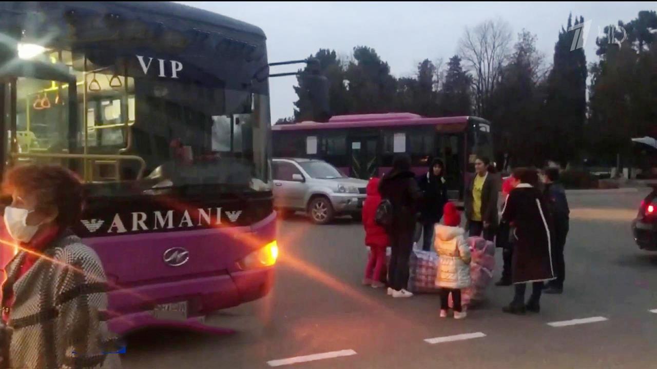 Благодаря режиму прекращения огня, за которым след...творцы, в Нагорный Карабах возвращаются беженцы смотреть онлайн