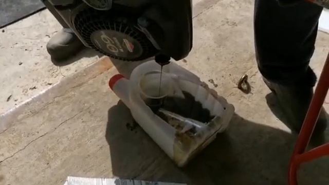 #ЗАМЕНА МАСЛА #МОТОКУЛЬТИВАТОРА #ТАРПАН, В РЕДУКТОРЕ И ДВИГАТЕЛЕ смотреть онлайн