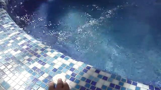 Уличный бетонный бассейн смотреть онлайн