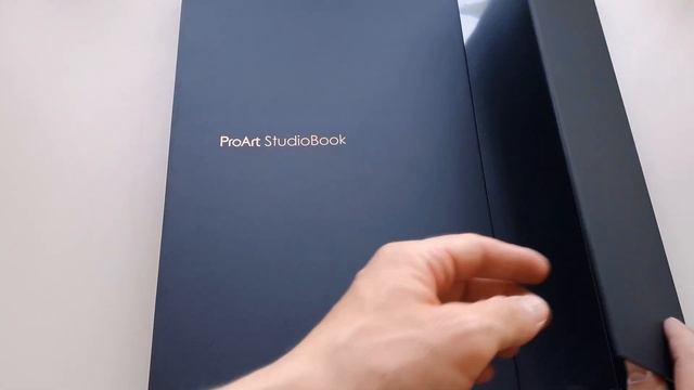Asus ProArt StudioBook 17 Unboxing (4K) смотреть онлайн
