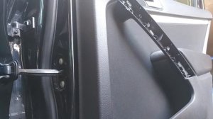 Как снять обшивку карту задней двери VW TIGUAN (2013) demontaz boszka tapicerki drzwi tyl!