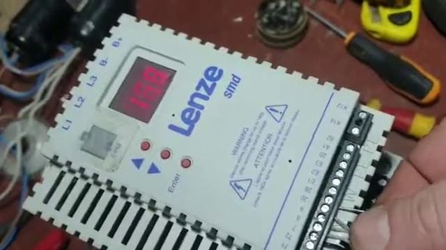 WWW.КИПлаб.РФ ремонт частотного преобразователя LENZE ESMD552L4TXA513 5,5 кВт-380 В. смотреть онлайн