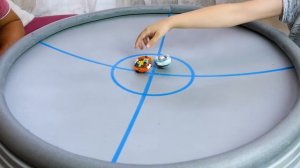 БЕЙБЛЭЙД ЛЕГО Новый Волчок Роктавор Р4 Игра На Большой Арене Папа И Сын BeyBlade Burst из Lego