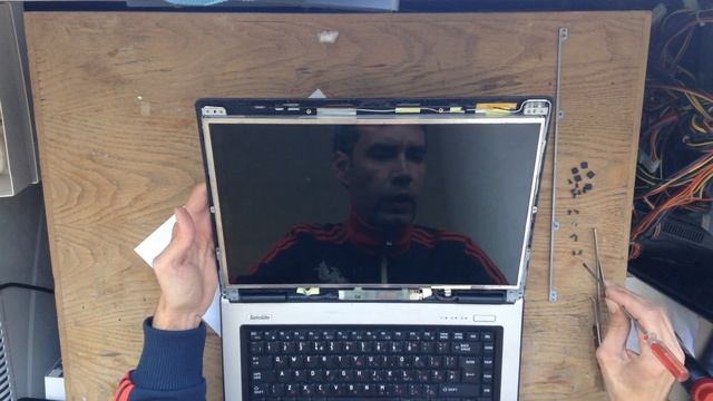 Disassembly Lcd Display Toshiba Satellite L40-17Q