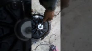 Как достать обломаный кусок полуоси с моста в диференциале УАЗ