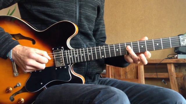 Cool Blues shuffle riff 3 - Blues guitar lesson смотреть онлайн