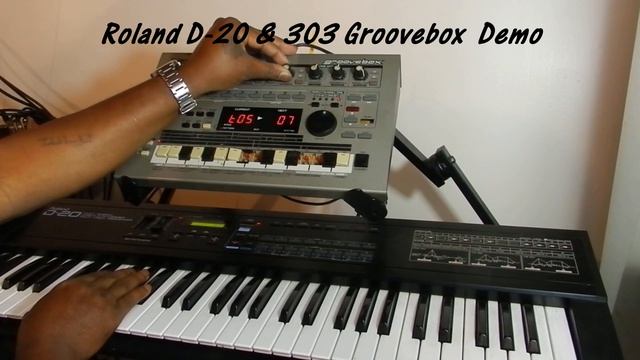 Roland D 20 & Roland 303 Groovebox Synthesizers Demo