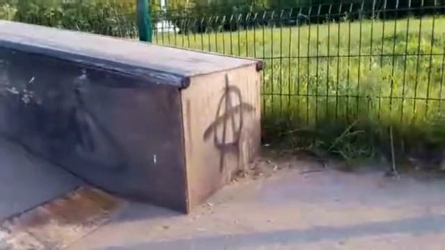 Нарезка трюков в скейт-парке на Юго-западе. смотреть онлайн