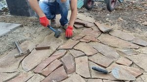 Дорожка из дикого камня без раствора и уровня