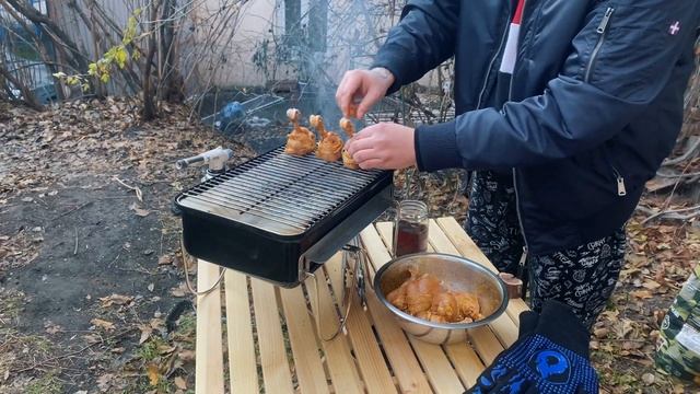 ??Куриные голени а-ля Чупа-Чупс (LolliPops) на гриле | Go-Anywhere смотреть онлайн