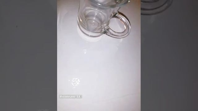 У меня стол в трещинках??Да, но это "КРАКЕЛЮР" - не простой способ окраски для создания трещинок. смотреть онлайн