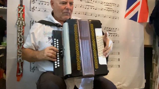 гармонь "БЕЛОРУСЬ" и характерные неполадки на ней 002 . Игра на проверку после ремонта смотреть онлайн