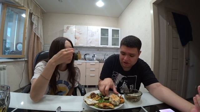 УЖИН СЕМЬИ ГИТЕЛЬМАНОВ ЖАРЕНАЯ РЫБА КАМЛАБА! смотреть онлайн