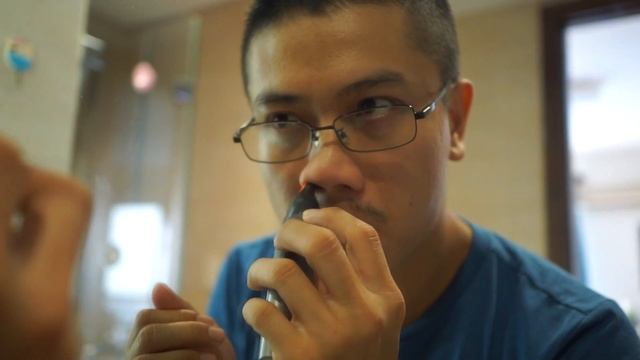 Philips Nose Trimmer serie 3000, hand-on and review смотреть онлайн