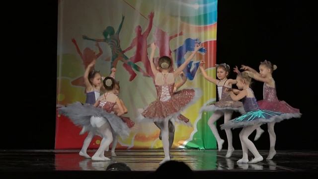ХРУСТАЛЬНЫЕ КОШЕЧКИ.Балетная студия "Первая позиция". танец смотреть онлайн