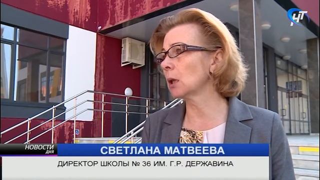 Обильные дожди смыли часть краски с фасада новой школы в Ивушках смотреть онлайн