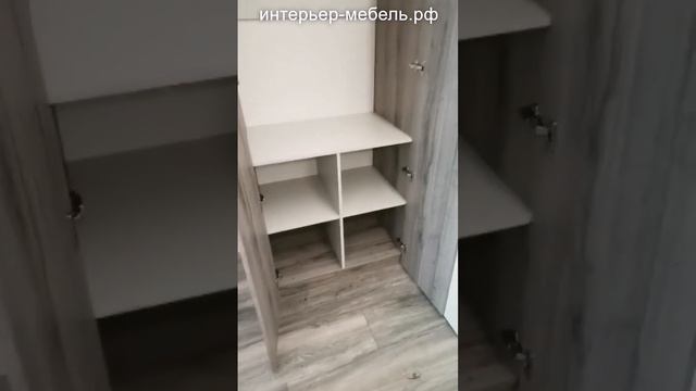 Распашной двухдверный шкаф для одежды в спальню