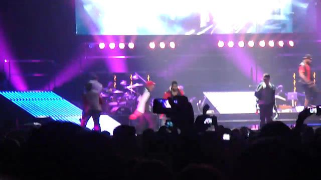 U Don't Have To Call- Usher (Honda Center 11/14/10) смотреть онлайн